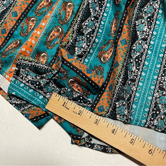 Women's Multicolor Paisley Patterned Shorts - Picture 7 of 8